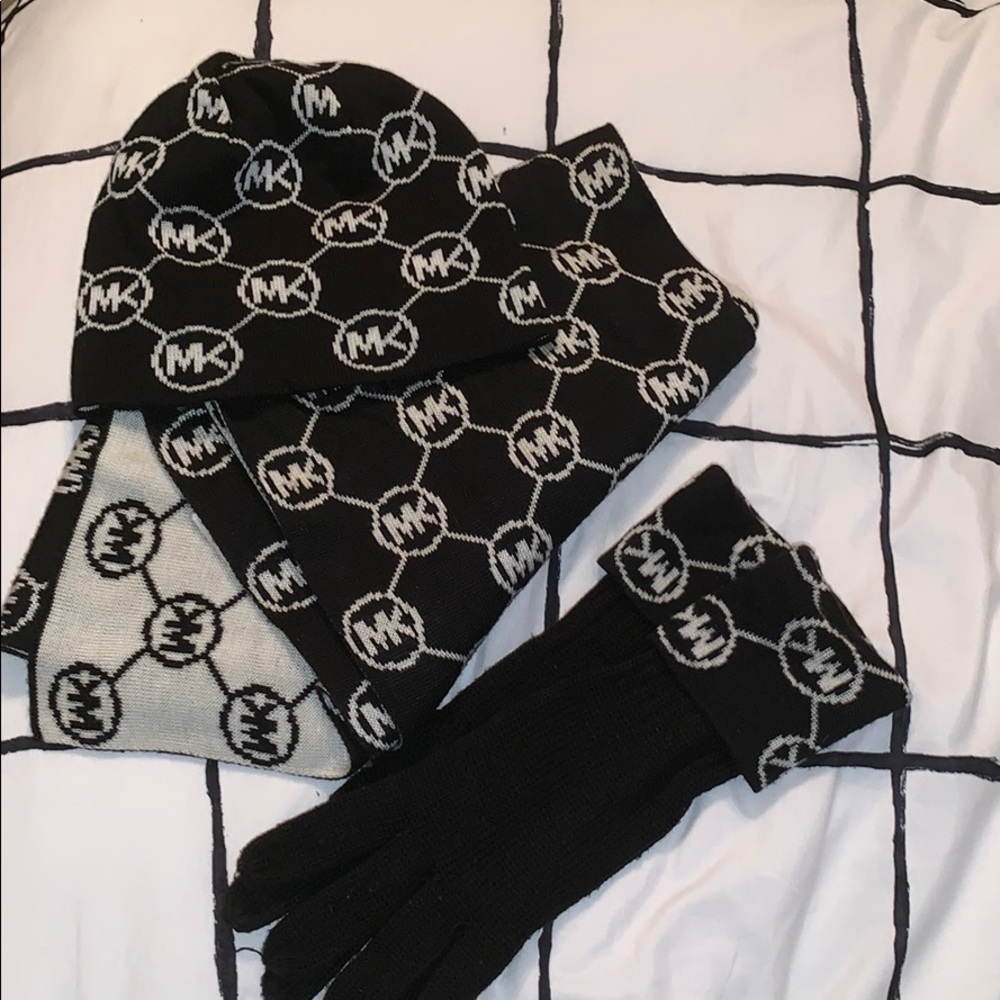 Michael Kors Hat Gloves Scarf Set